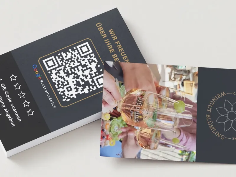 Bewertungskarten des Weinguts Blümling mit Weinglas-Motiv und QR-Code