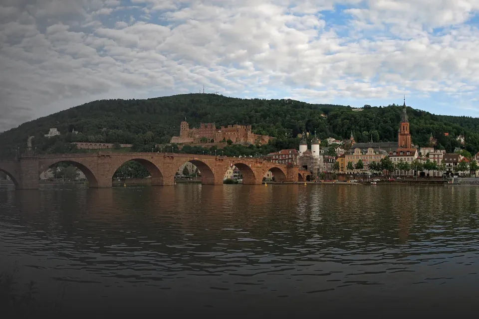 Alte Brücke und Schloss in Heidelberg am Neckar
