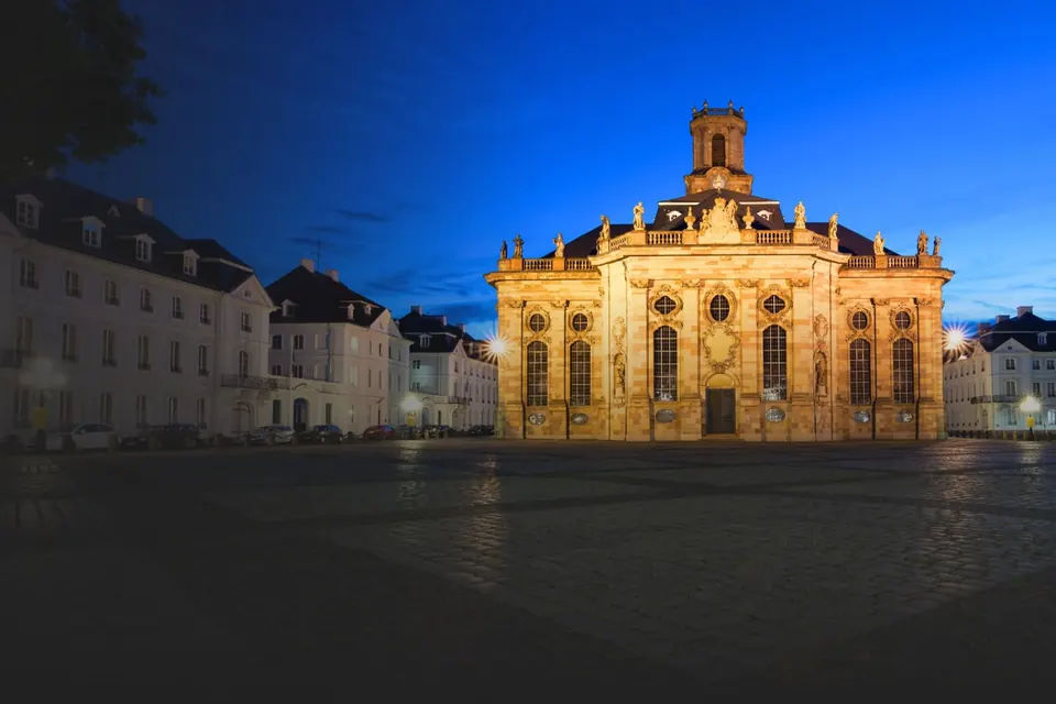Ludwigskirche in Saarbrücken am Abend